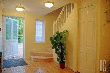 White Gates Hotel Binfield Екстериор снимка