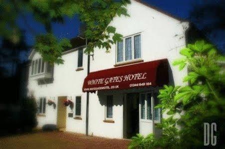 White Gates Hotel Binfield Екстериор снимка